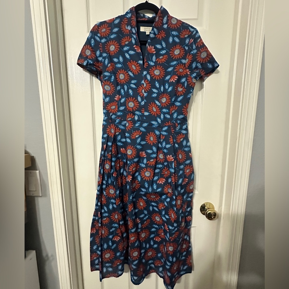 Swing dress with floral pattern